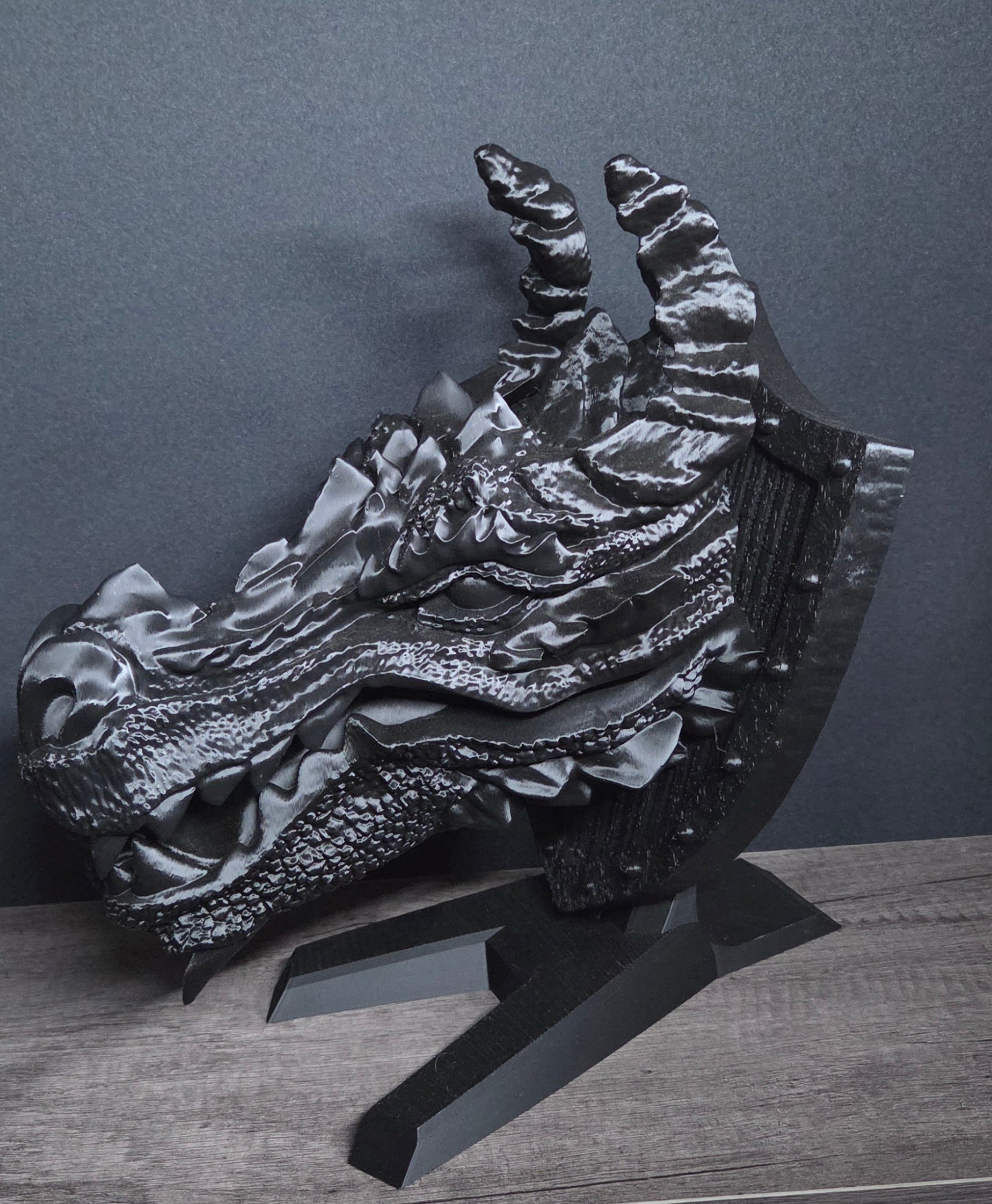 3D Printed Dragon Headset and Controller Holder
