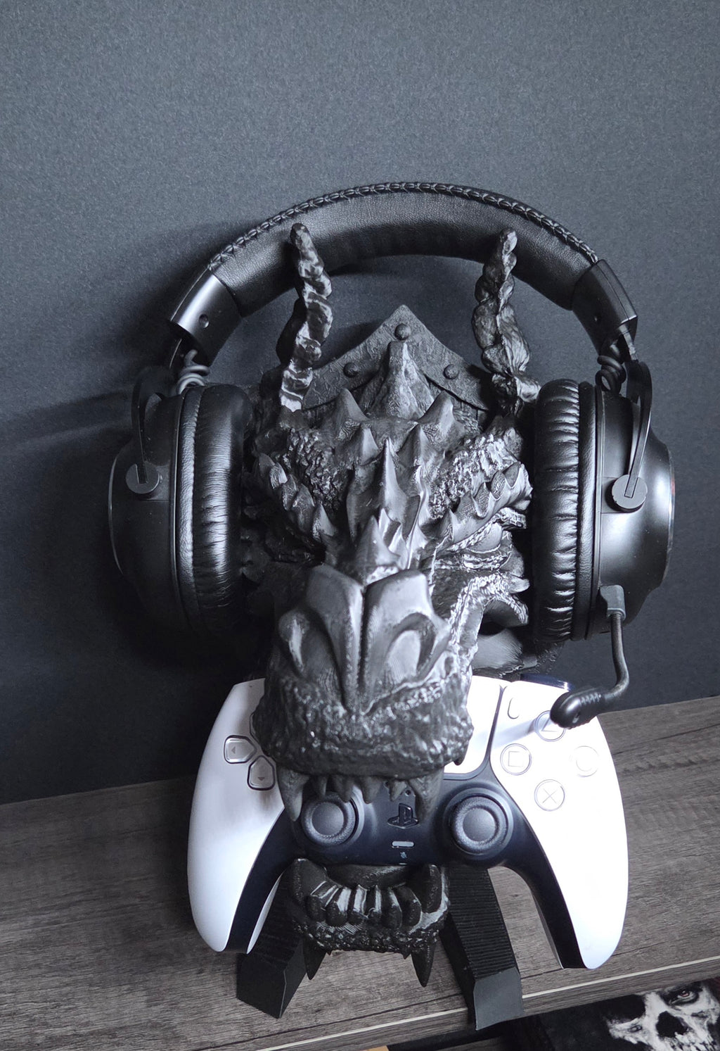 3D Printed Dragon Headset and Controller Holder